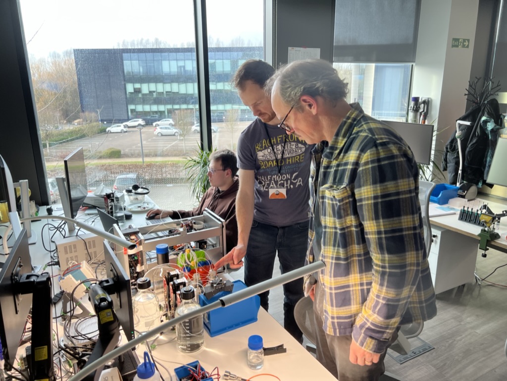 Instromeda founders working on SPRneo prototype in the Oxford lab